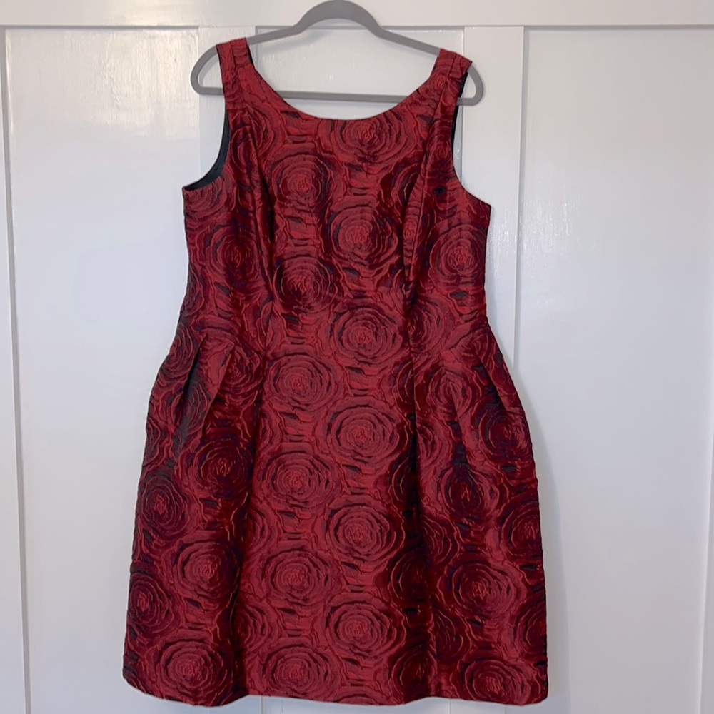 Luxury dark red / black dress, sleeveless, with pockets. Size 14W. Pleated.